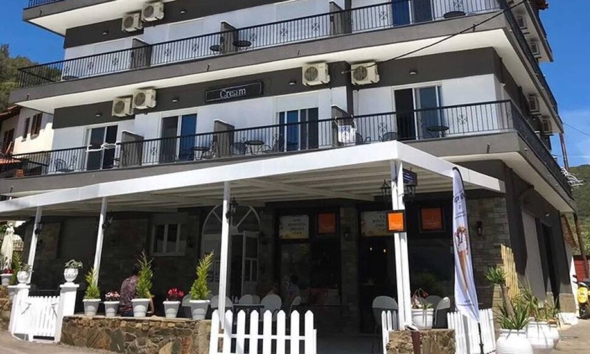 Pirgadikia House | Hotel in the heart of pirgadikias Center&Port!