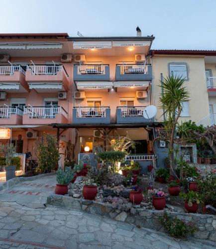 Sarti Apartment | House Niki