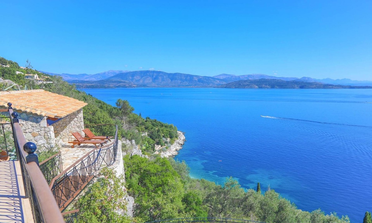 Katavolos Villa | House On The Rocks in Nisaki