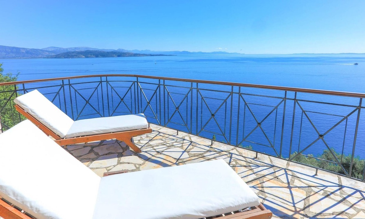 Katavolos Villa | House On The Rocks in Nisaki