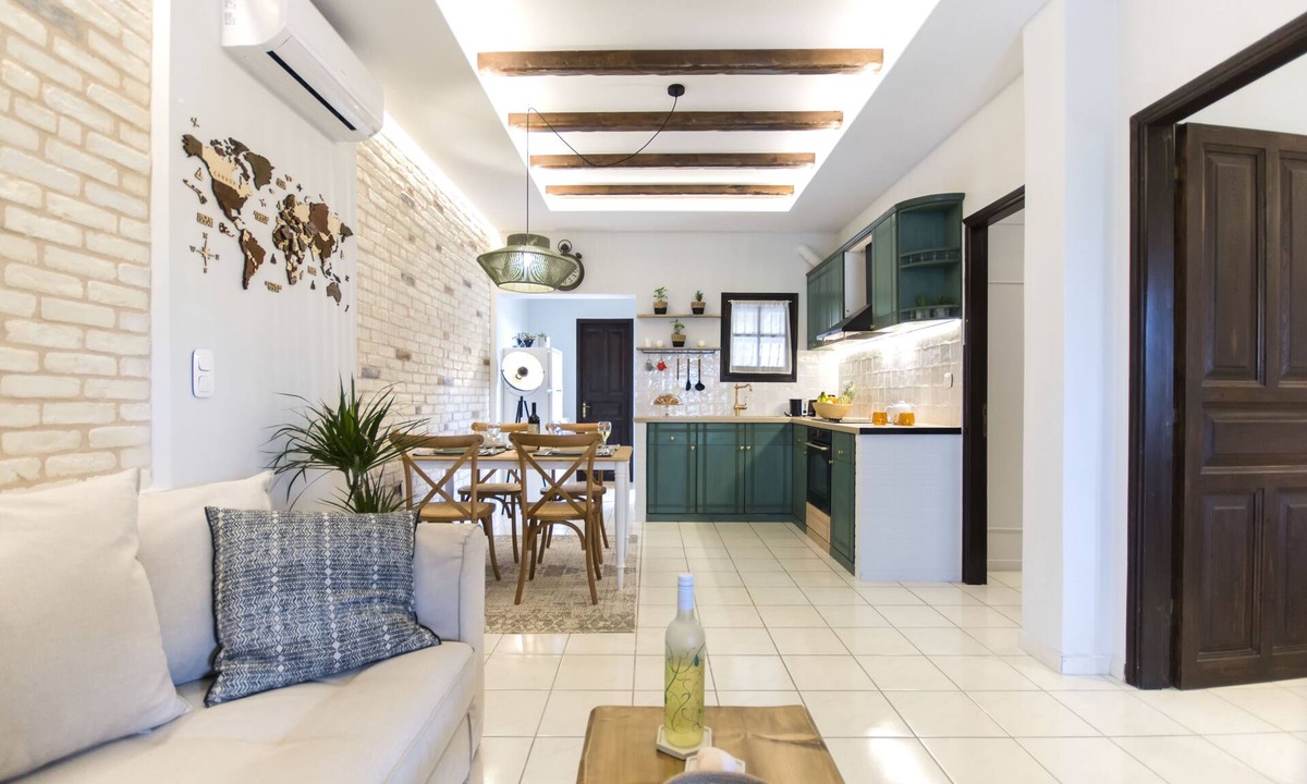 Dafnata Villa | Ideal For Couples, 2 minutes walk from the beach!