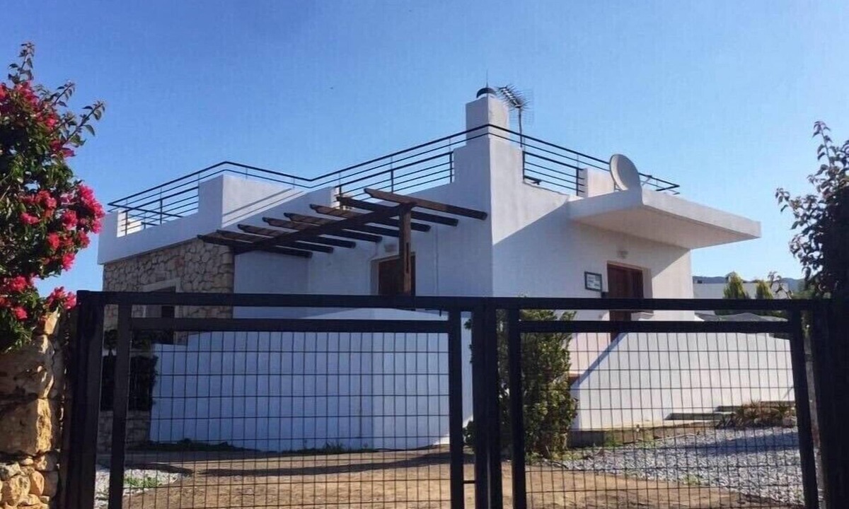 Plaka Villa | Ideal Holiday Retreat Offering Sea And Mountain Views