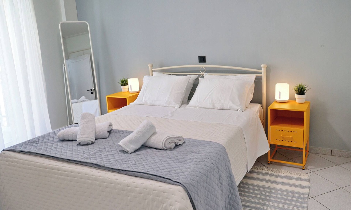 Gefira Mpania Apartment | In the heart of Nafpaktos's city center, 50m from the sea and 5' from the port.