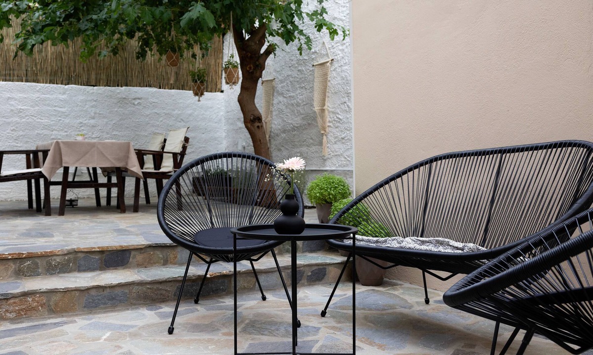 Aigaleo House | Irida's detached house with lovely yard in Athens center