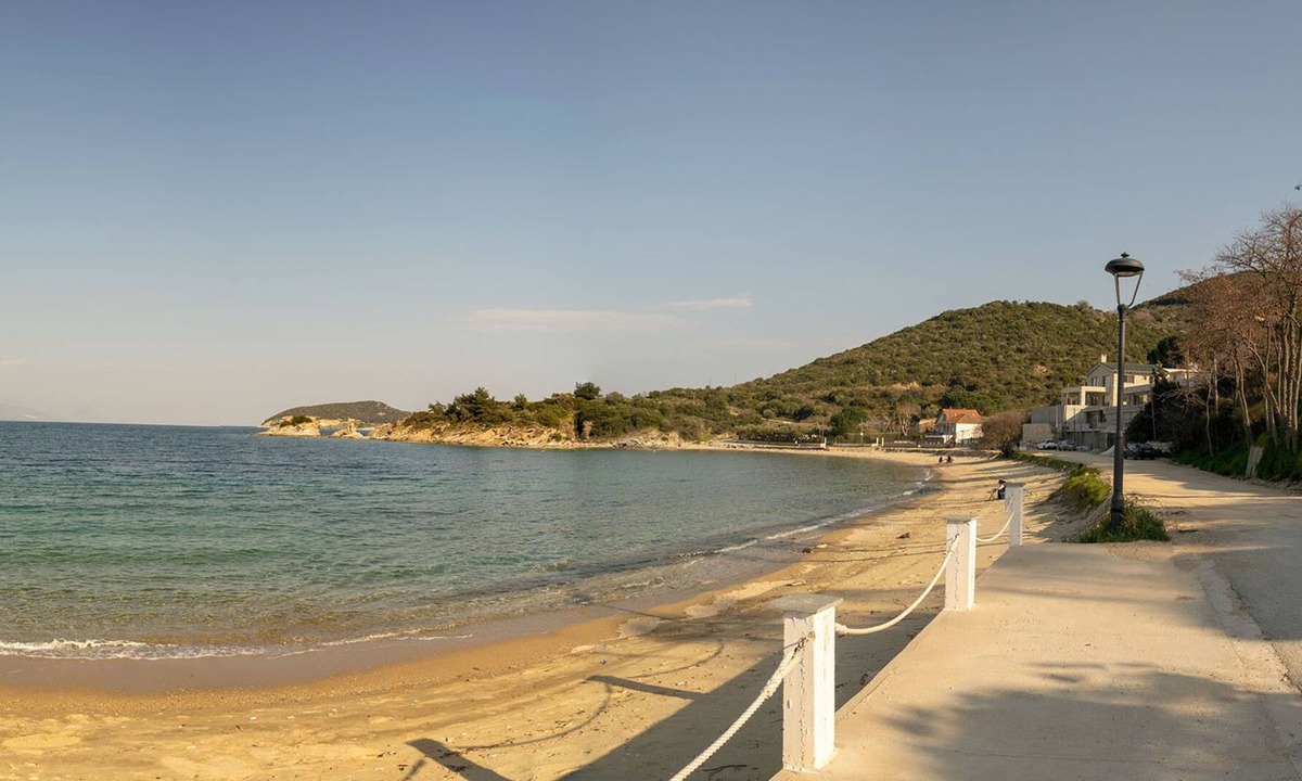 Nea Iraklitsa Apartment | Just on the Sea 1, Family accommodation with views