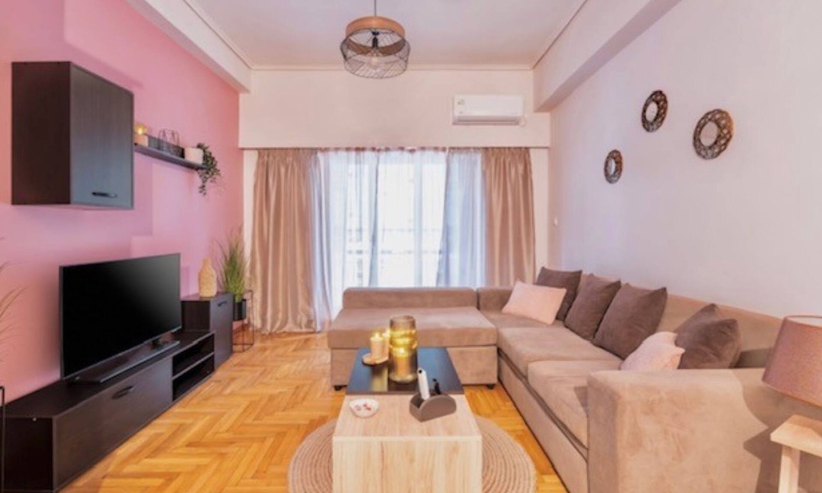 Ampelokipoi Apartment | KalaGans Cosyhome: 2R Apt, w/balcony, near 2 Metro St., close to city center