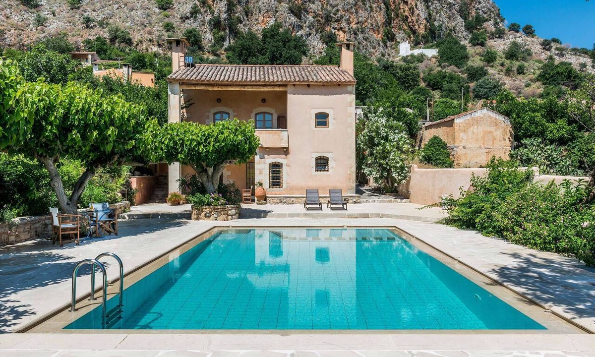 Maheri House | Kamares Private Pool stone Villa