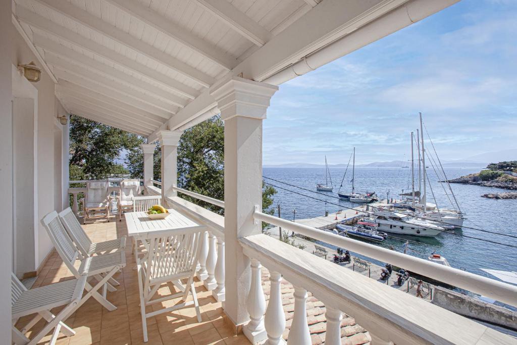 Kassiopi Apartment | Kassiopi Seafront Elegant Apartments