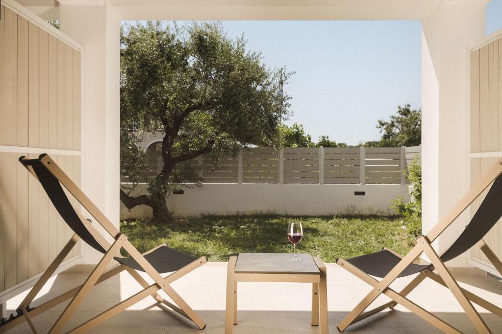 Psarou Apartment | krystalia's luxury studio1