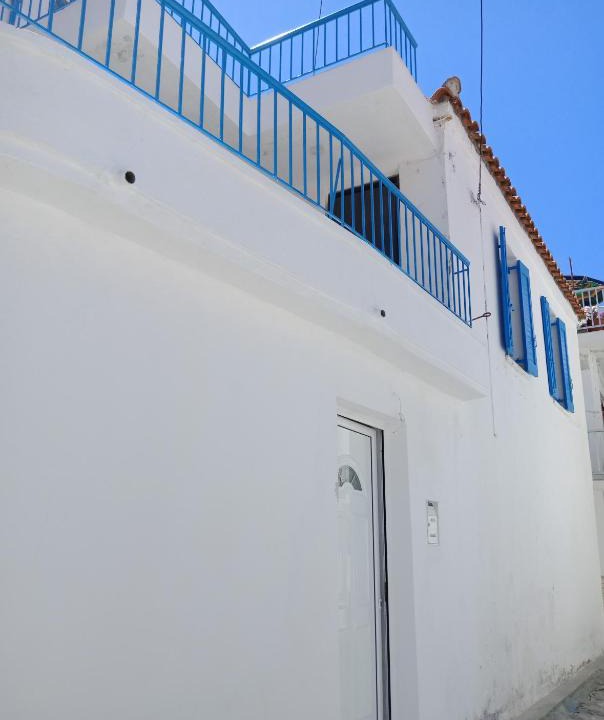 Skiathos Town House | LE BATEAU