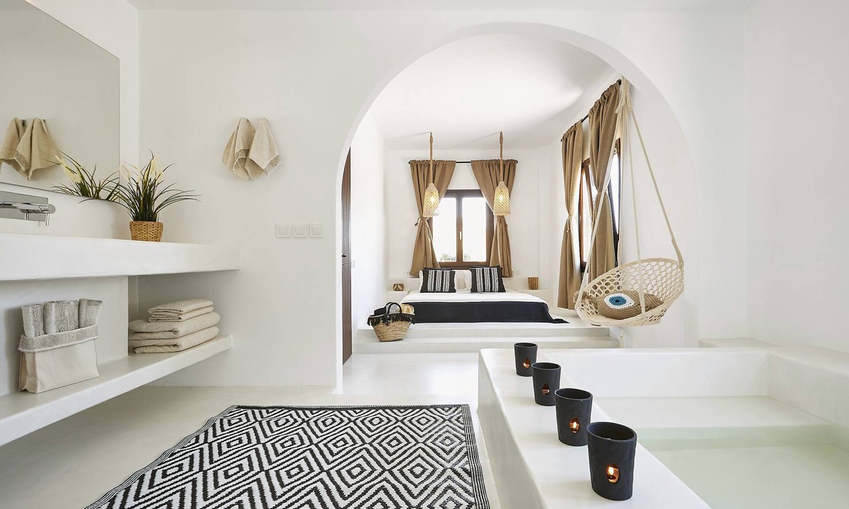 Messaria House | Le Blanc Suite Santorini Luxury and Family Friendly