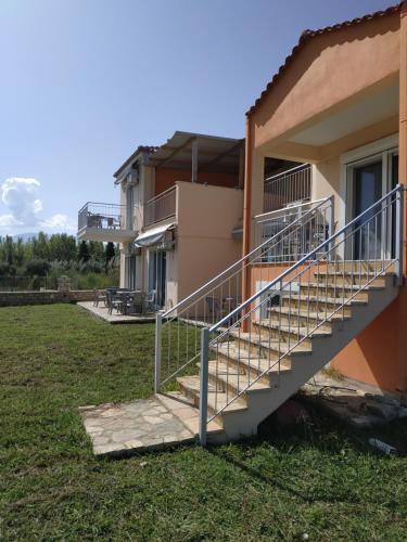 Chiliadou House | Lighthouse Apartments
