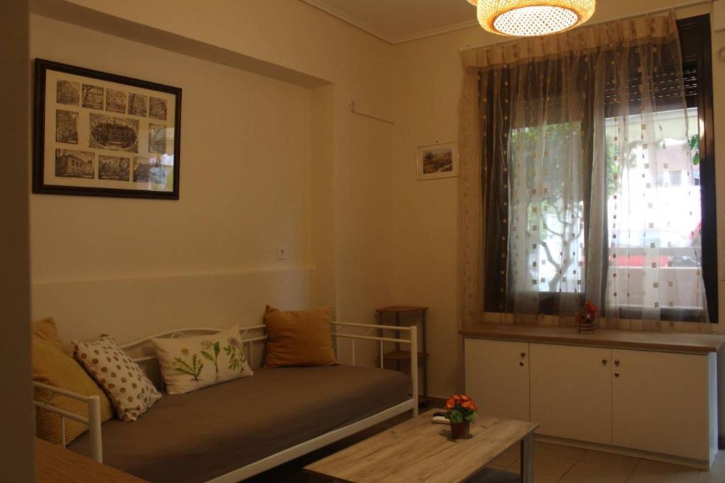 Nikaia-Agios Ioannis Rentis Apartment | Liza's ground floor apartment