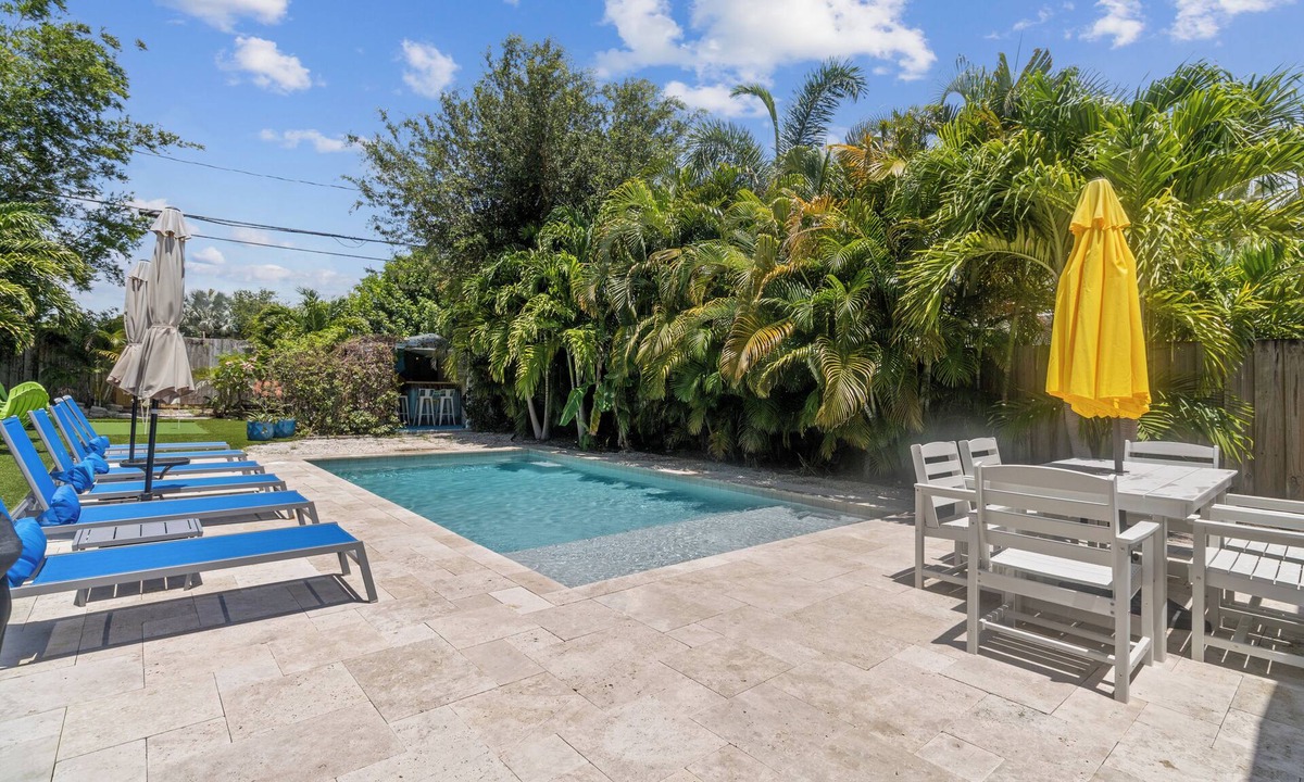 South Palm Park Neighborhood Association House | Lush Tropical Oasis! HEATED Pool, 1 mile to downtown, 2 miles to public beach
