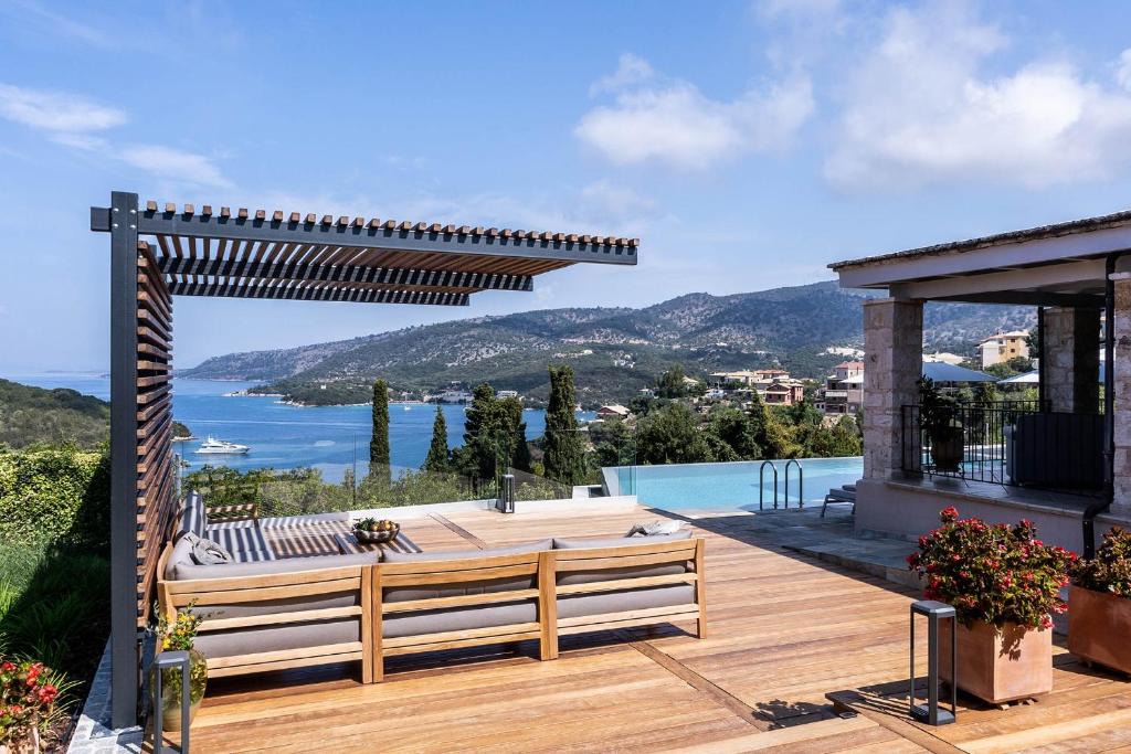 Sivota Villa | Luxurious 4 bedroom villa Xris with infinity pool and beach access