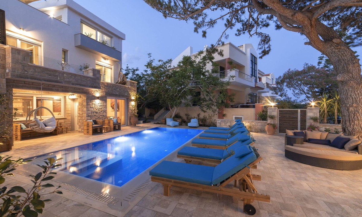 Koutsouras Villa | Luxury 14 bedroom villa complex with pools and whirlpool next to beach