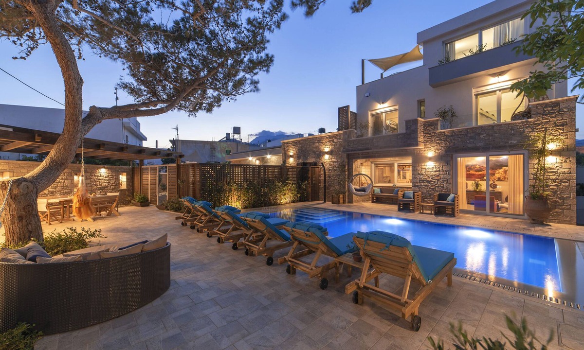 Koutsouras Villa | Luxury 7 bedroom villa with private infinity pool next to beach
