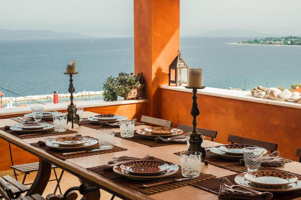 Skidra Villa | Luxury Hilltop Villa 200m from the Beach