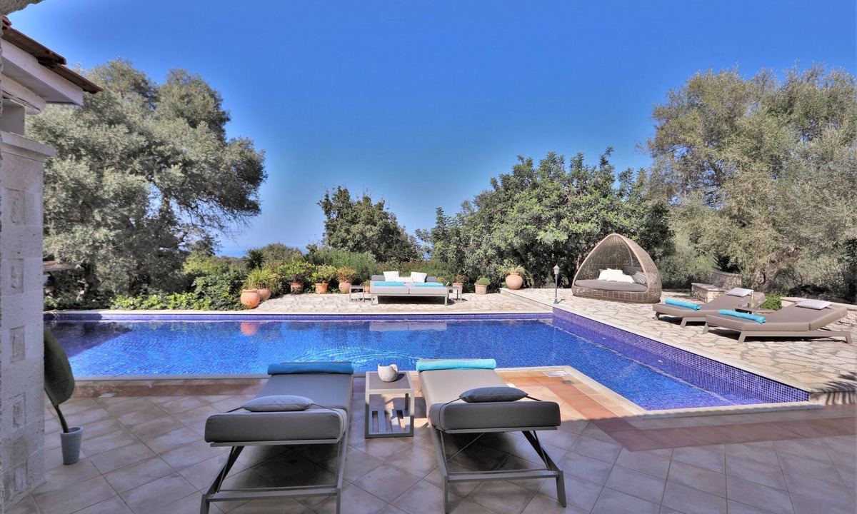 Atsipópoulon Villa | Luxury pool villa, sea view, garden, Crete, close to the beach, heated pool