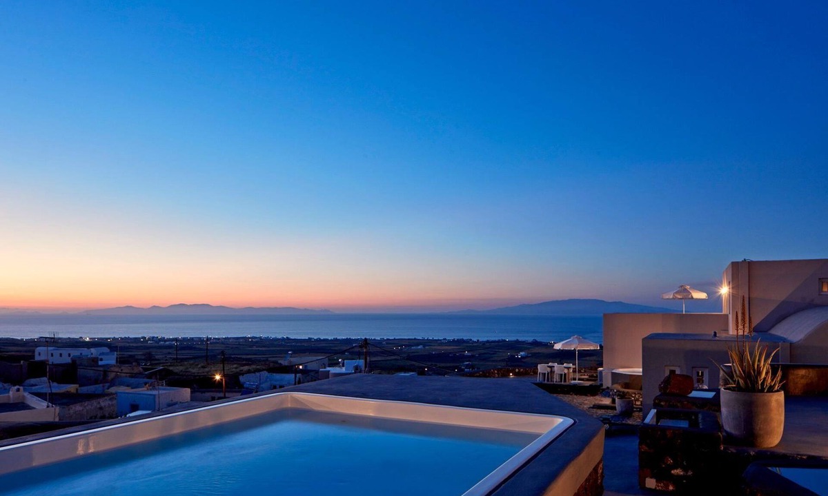 Santorini | Finikia