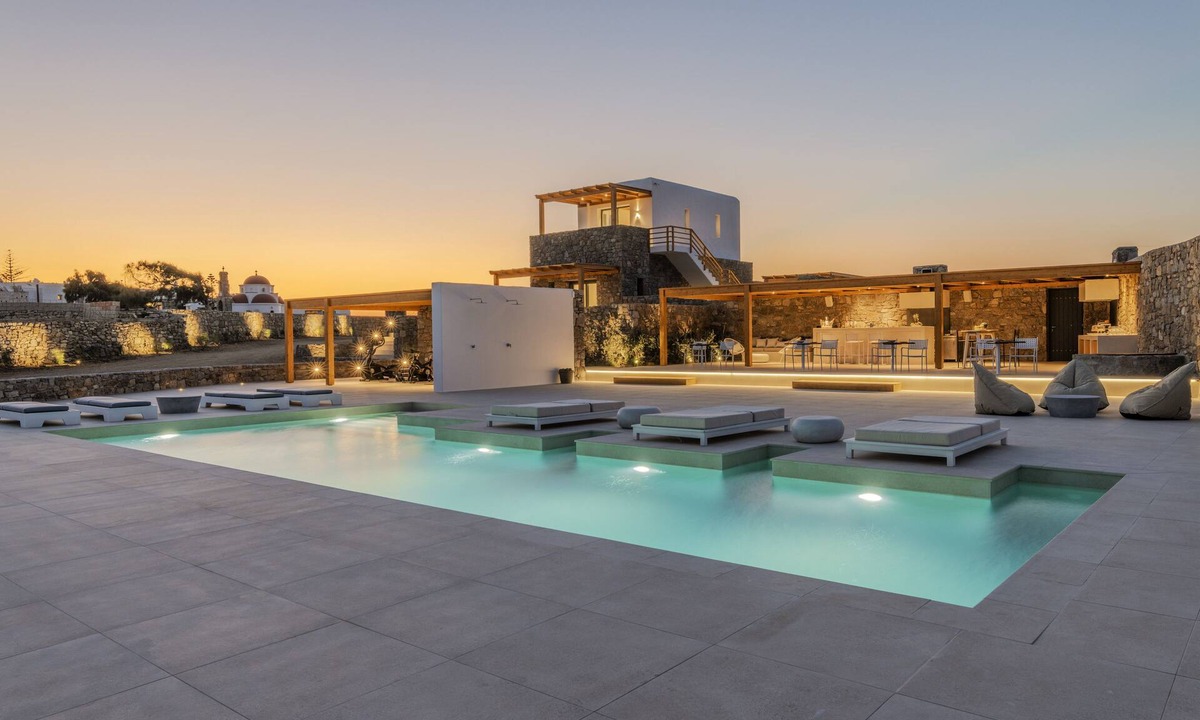 Paraga Villa | Luxury Villa, 5mins to Scorpios, Nammos & Mykonos Town, pool & 2 jacuzzis