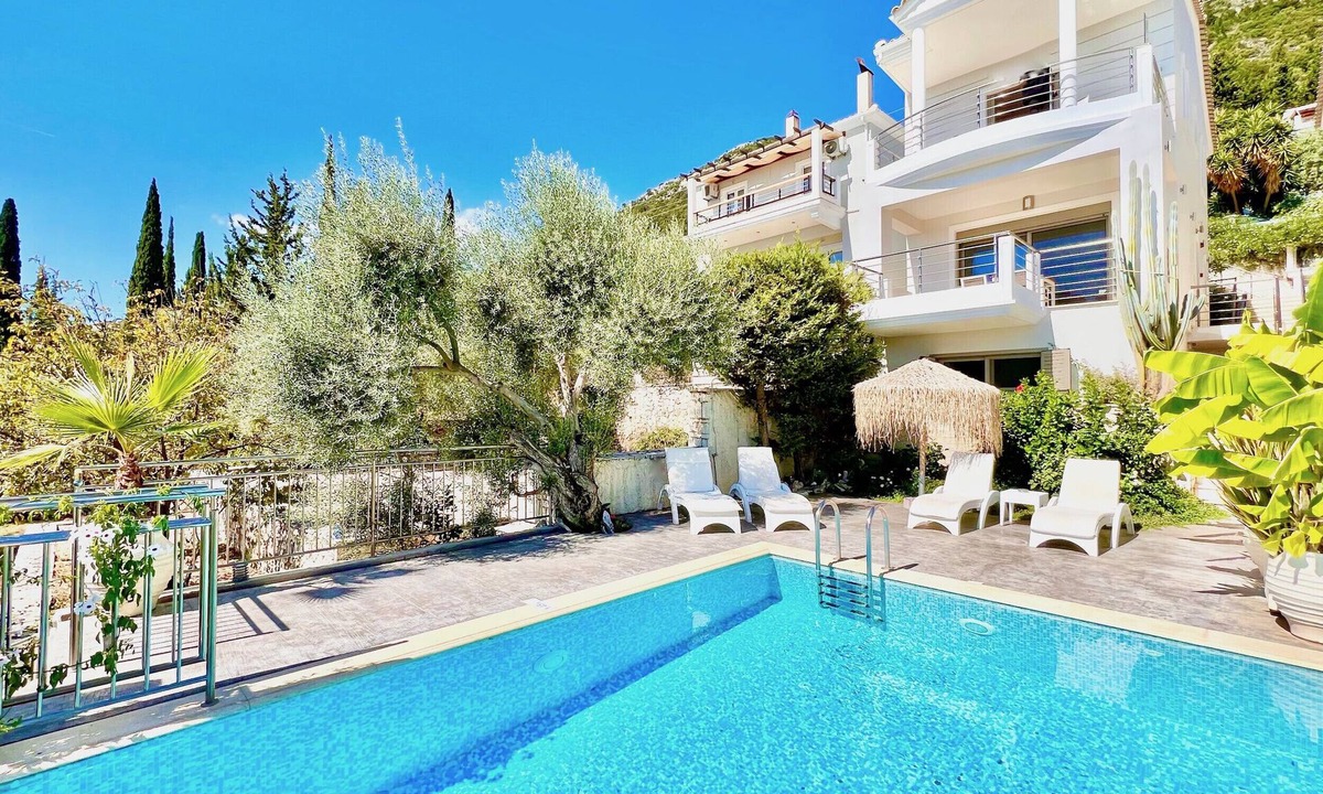 Perigiali Villa | Luxury Villa San George with private pool