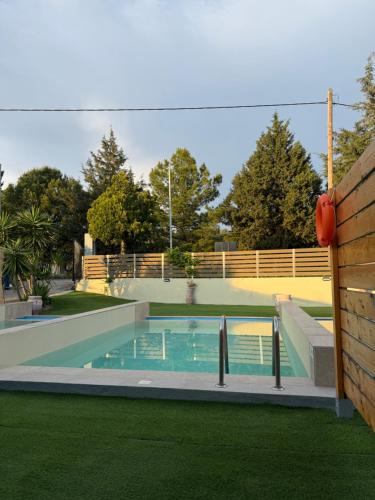 Archangelos House | M&B Luxury Suites Charaki