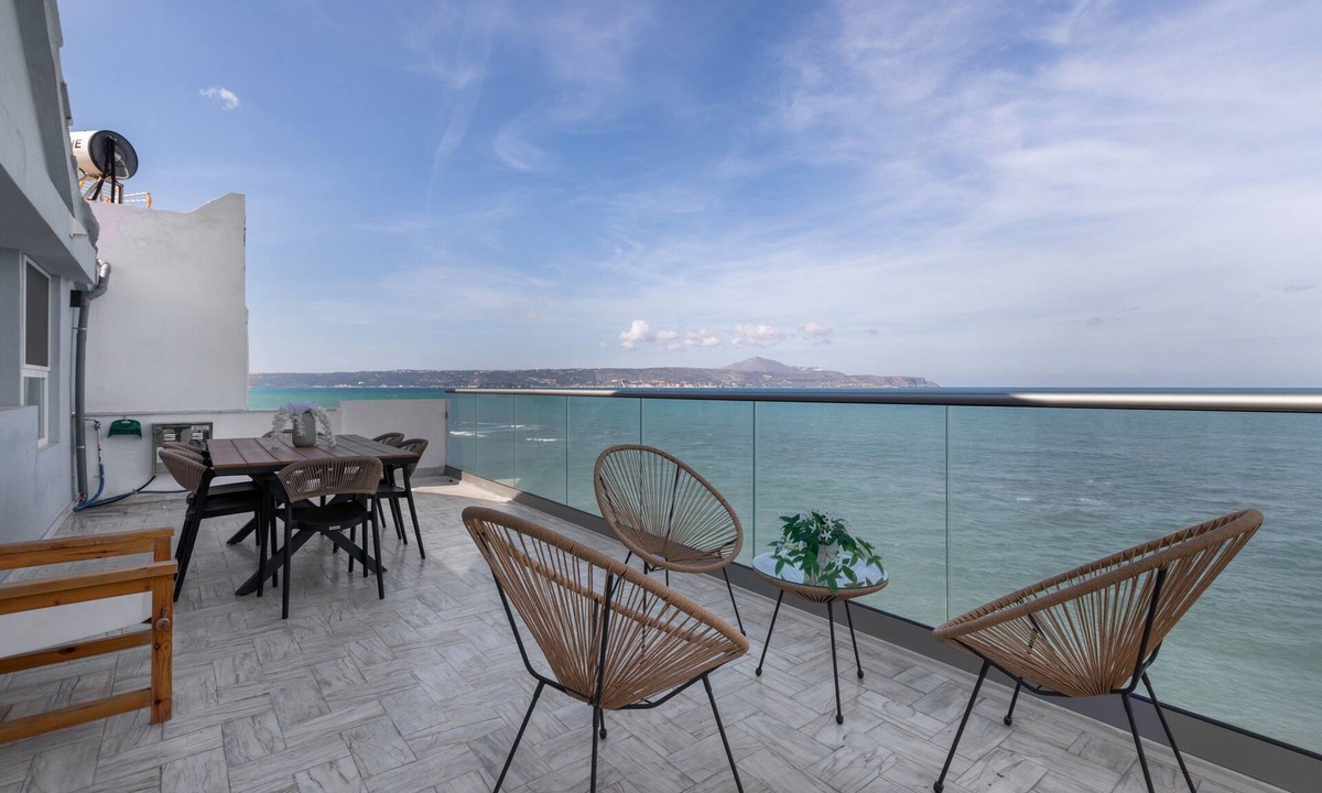 Kalyves Apartment | Mario Luxury Seafront Penthouse with Jacuzzi