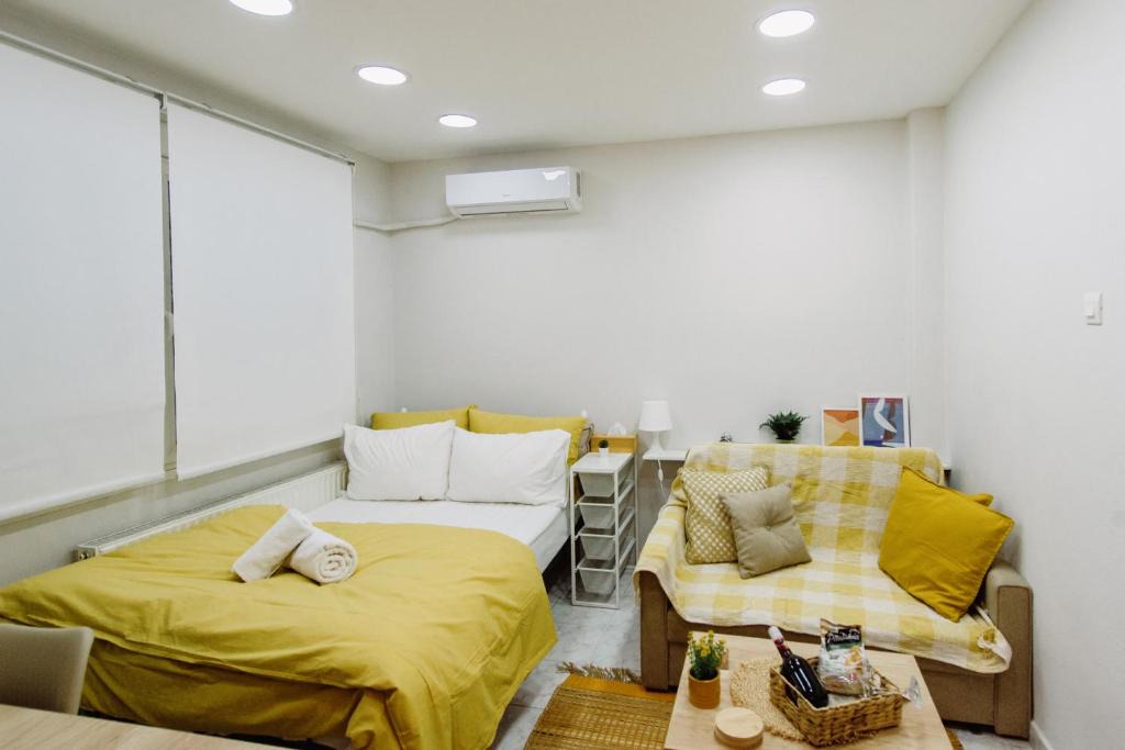 Komotini Apartment | Mellow Yellow