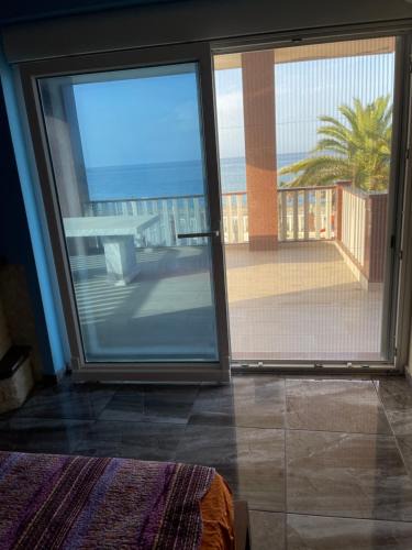 Nea Mesagkala Apartment | MESAGGALA PALACE No 2 FIRSTLINE SEA