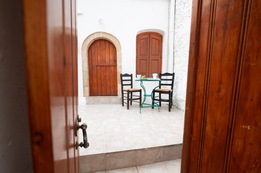 Kavousi House | MinoaHouse 1 bedroom,3 guests,bath tub & patio