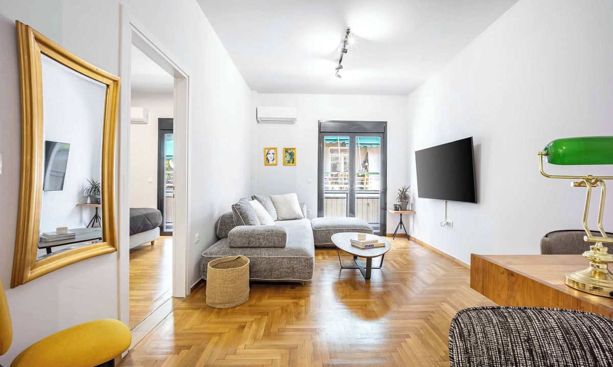 Neapoli Apartment | Modern 2BR in Exarchia | Ensuite Baths & Workspace