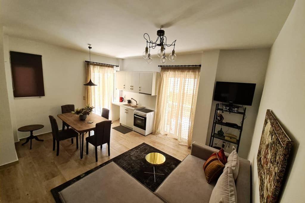 Glyfada Apartment | Modern Apt In the Heart Of Glyfada - Literally!!