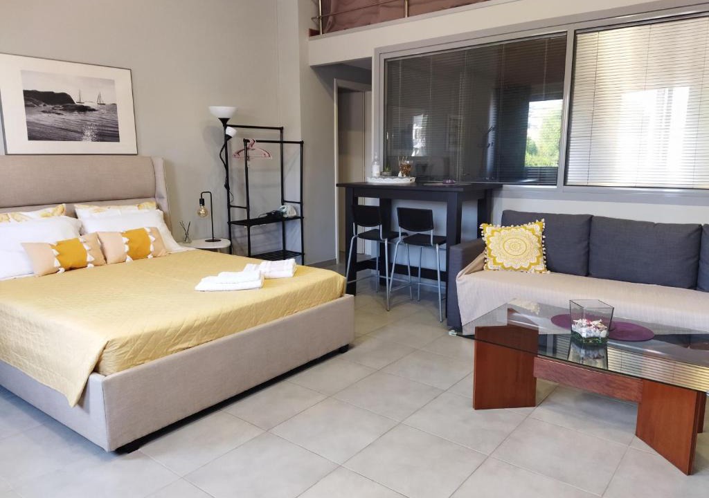 Saronikos Apartment | Modern & Spacious , Near Airport, Queen Bed, Pkg