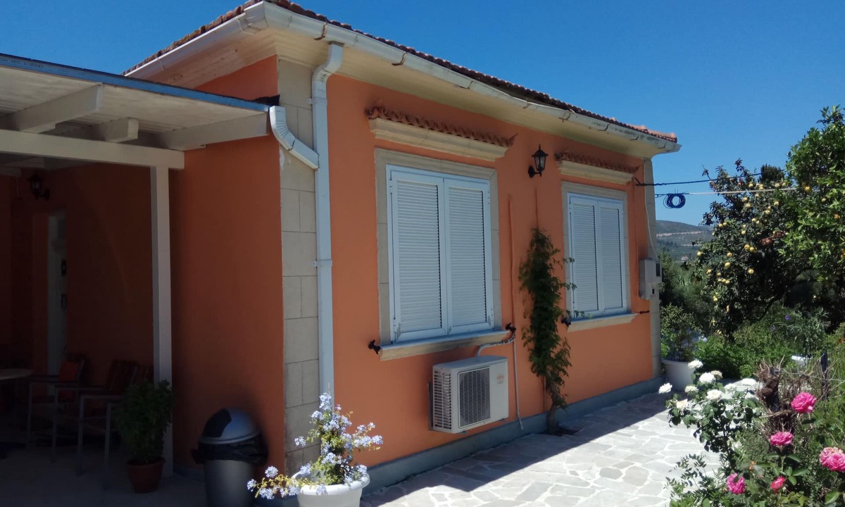 Alykes House | Monte Caputo holiday cottage 2-6pax