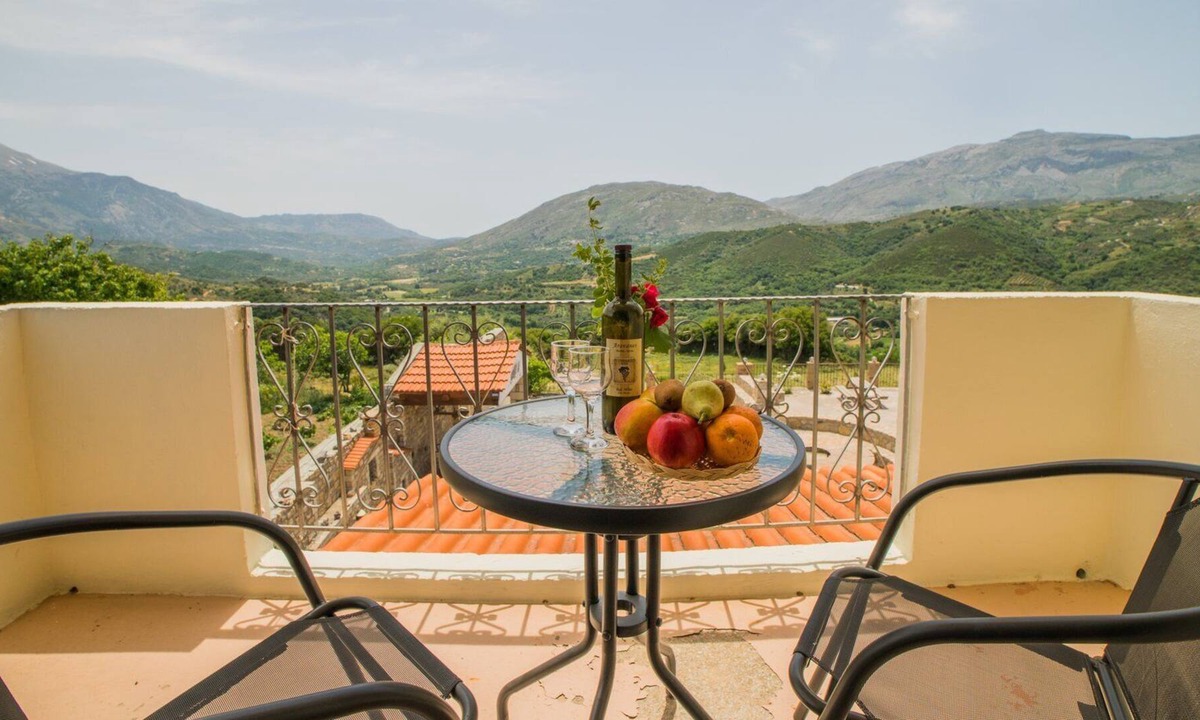Thronos Bed & Breakfast | Mountain View Rooms for 19 people