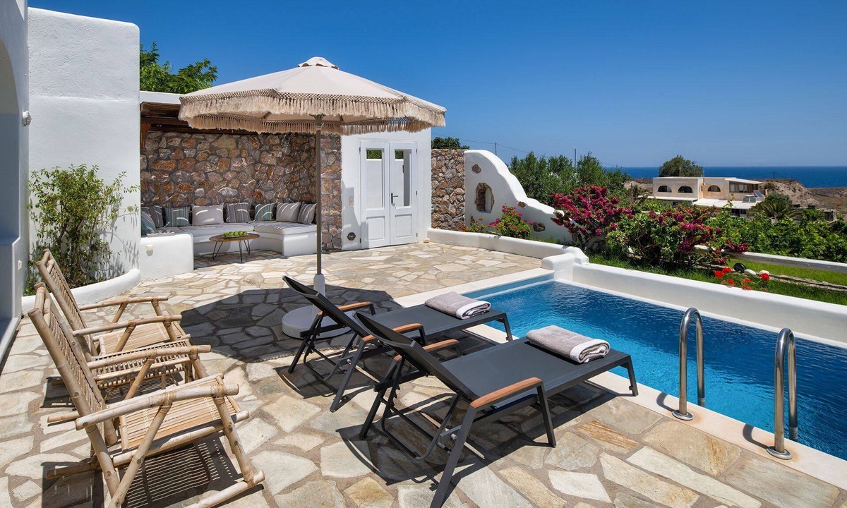 Kamari Villa | My Rental Homes - Villa Zephyros, 400mt from the beach, with pool and sea view