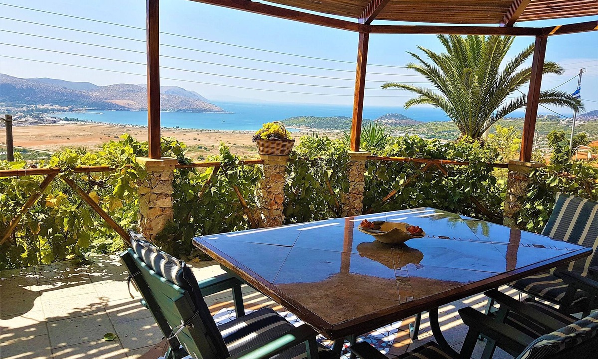 Anavyssos Villa | Nadia's Traditional Greek house