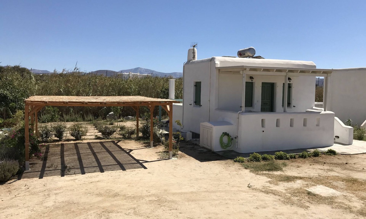 Agia Anna House | New house at Agia Anna area with two separate rooms on different levels.