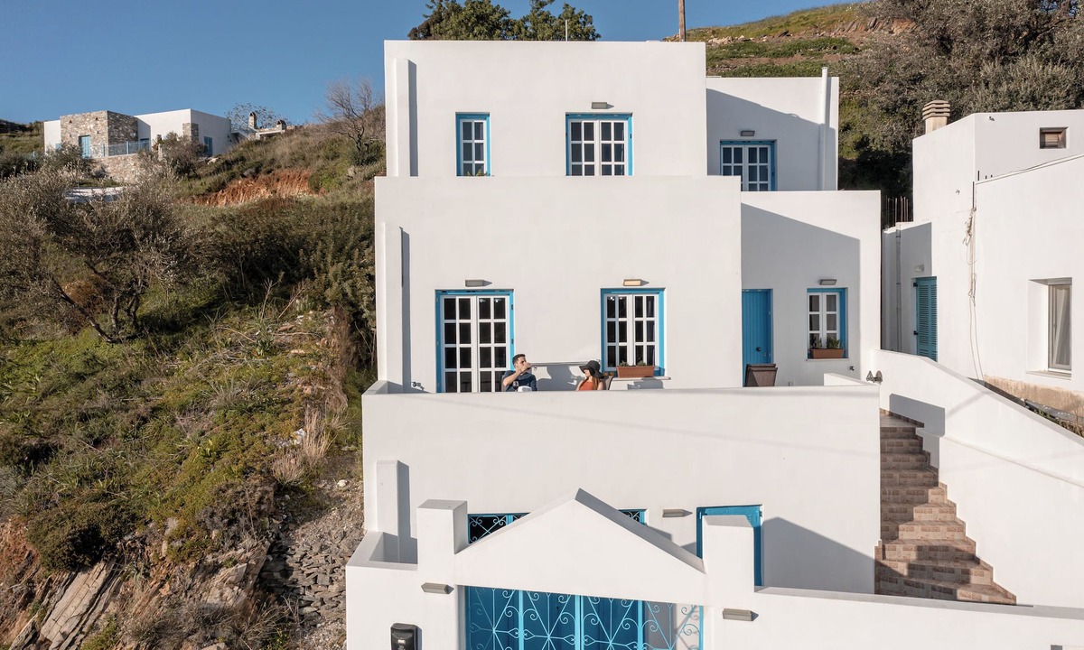 Melanes House | Nick&Debbie's two-storey apartment
