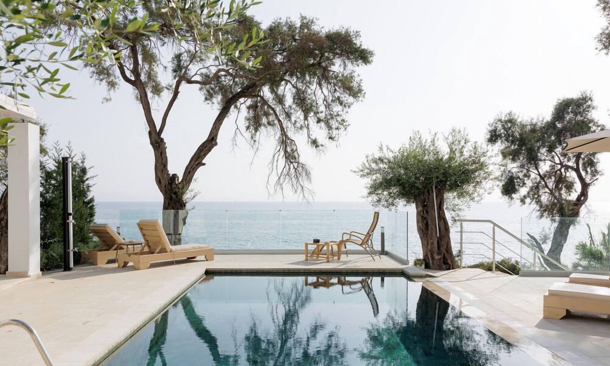 Dafnata Villa | Nisos Villa Blue -Beachfront & Pool