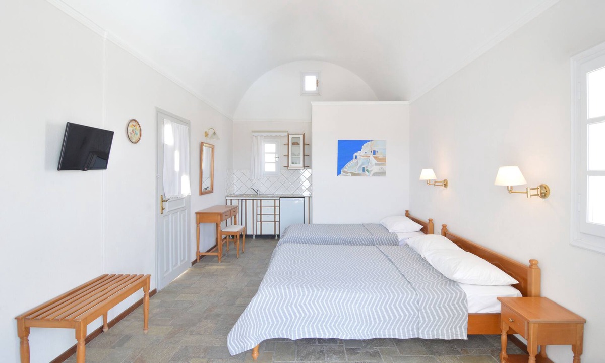 Agios Georgios Hotel | Nostos Studio