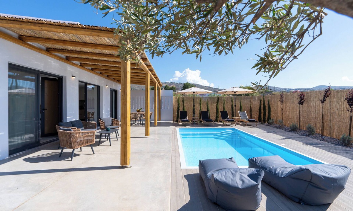 Kokkini Chani House | Notias- An Intimate Comfort Stay with Garden and Pool