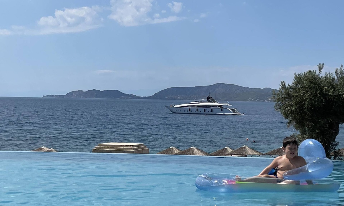 Kaki Thalassa Apartment | NTS GREEK VILLA IN TO THE SEA