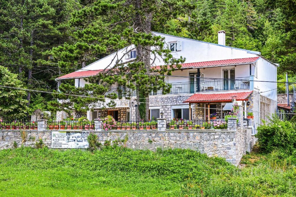 Loutra House | O Elatos