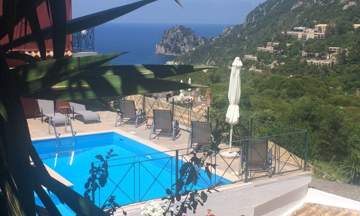 Parelia House | Odysseas Bungalow-Relax And Enjoy The View Of The Endless Sea From Your Balcony.