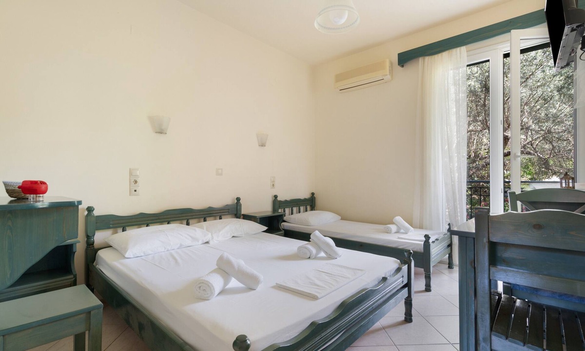 Nikiana Apartment | Odysseia Apartment 1 - 2 Min Walk to Beach, 4 Adults, Terrace, Wi-Fi & AC