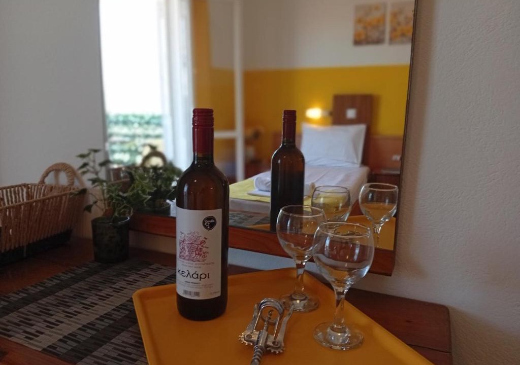 Kavos Apartment | on the STRIP-Studio 1