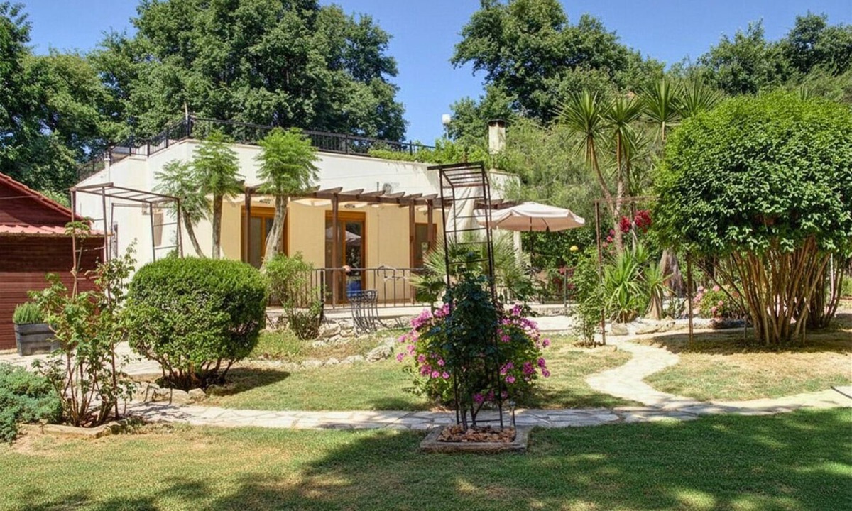 Kalyves House | One-of-a-Kind Farm Villa - 3 min to Sandy beach + Kalyves! 20 min to Chania.