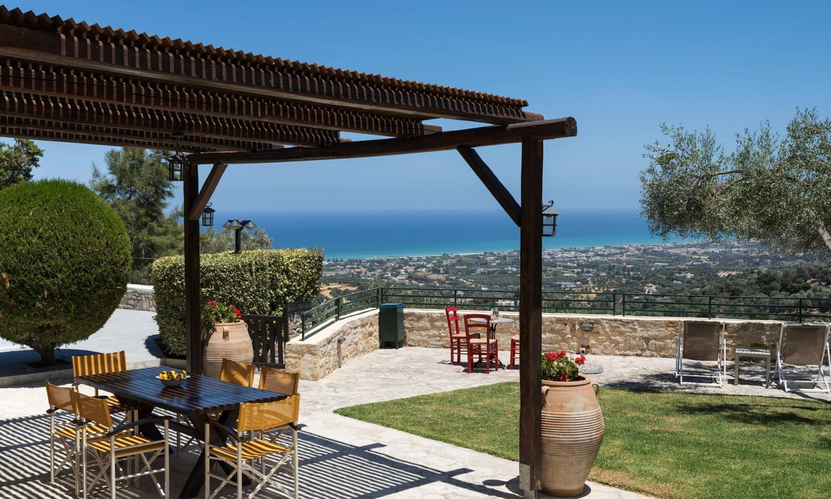 Xiro Chorio Villa | Panoramic sea views! Full privacy and only 4km away from the beach and the city!